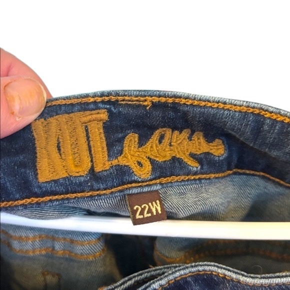 Kut from the Kloth Blue Capris (New Without Tags!!) - Picture 10 of 12